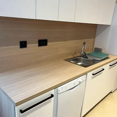 Sunshine Serenity Coast Retreat דירה *