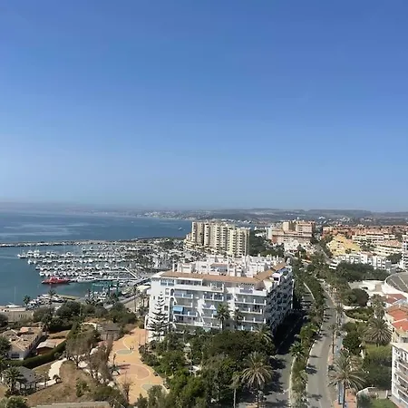 Sunshine Serenity Coast Retreat דירה *